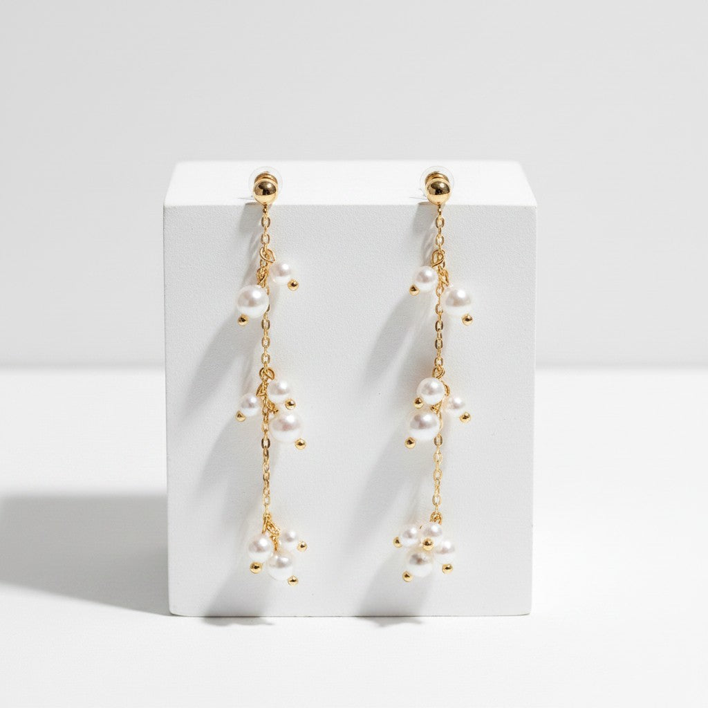 ATHENA COLLECTION - DAINTY PEARL EARRINGS - CZER897 GOLD