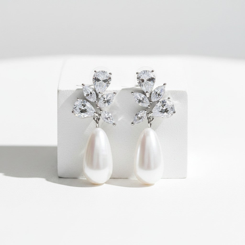 CUBIC ZIRCONIA COLLECTION - PEARL ELEGANCE EARRINGS - CZER898 SILVER