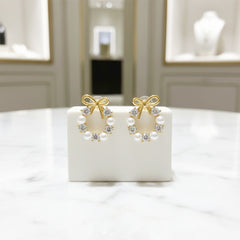 ATHENA COLLECTION - CHIC PEARL BOW EARRINGS - CZER915 GOLD