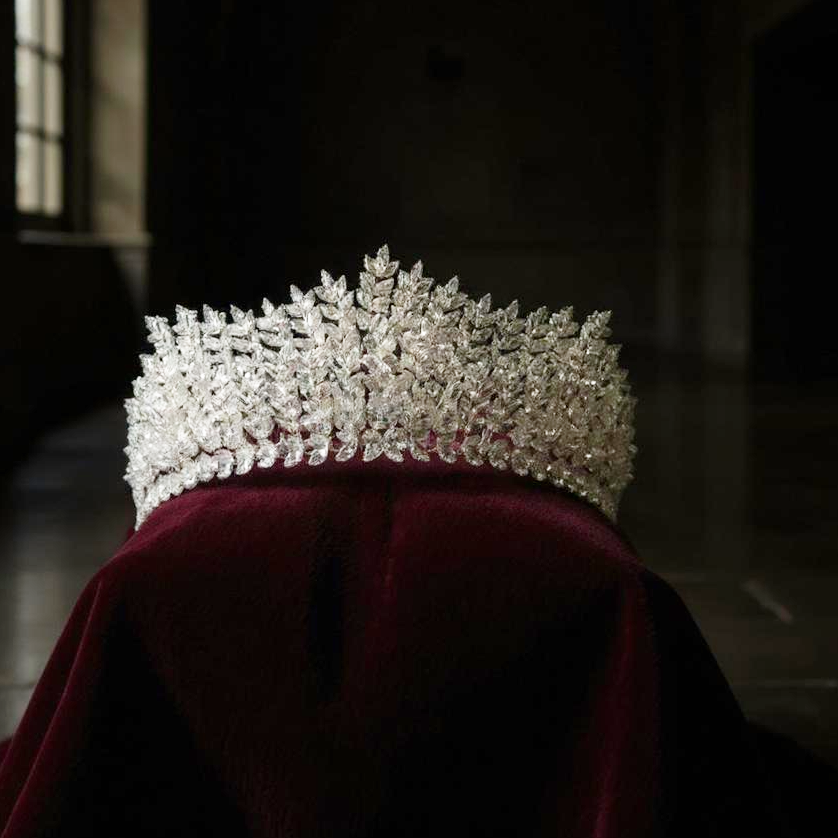 CUBIC ZIRCONIA COLLECTION -CRYSTAL RADIANCE TIARA - AHB230