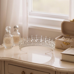 CUBIC ZIRCONIA COLLECTION - EXQUISITE RADIANCE TIARA - AHB233
