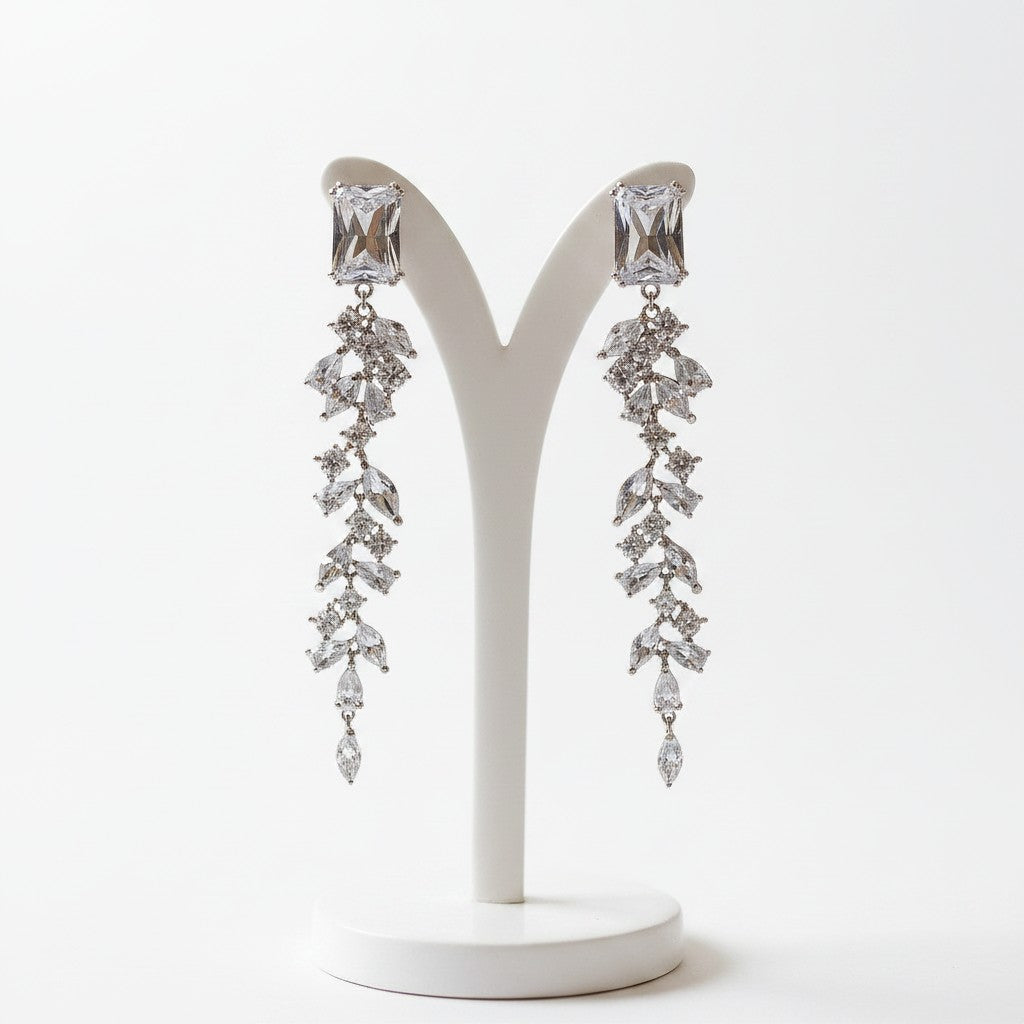 CUBIC ZIRCONIA COLLECTION - CRYSTAL DAZZLING DROP EARRINGS - CZER923 SILVER