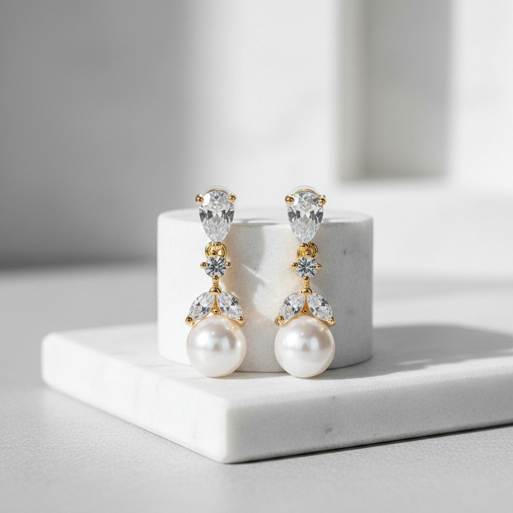 CUBIC ZIRCONIA COLLECTION - GRACEFUL GOLD PEARL EARRINGS - ER346 Gold