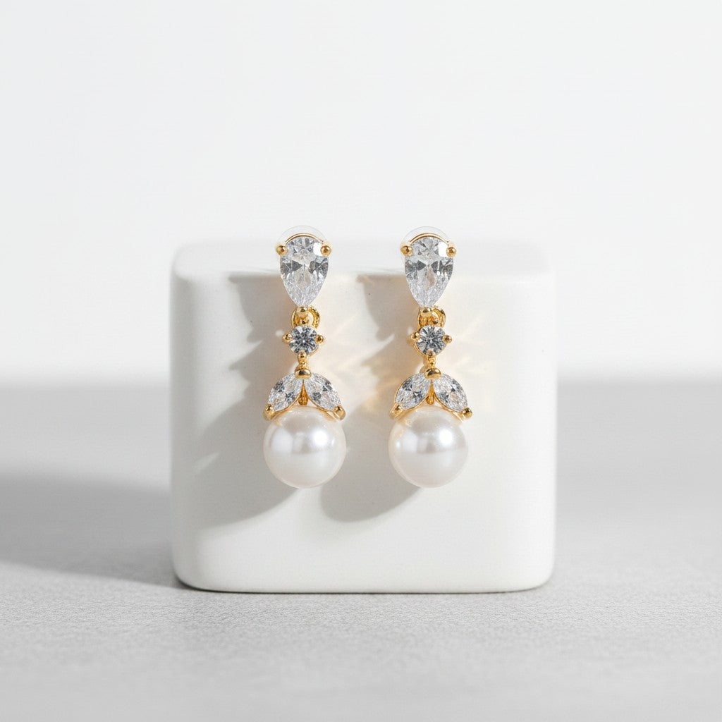 CUBIC ZIRCONIA COLLECTION - GRACEFUL GOLD PEARL EARRINGS - ER346 Gold