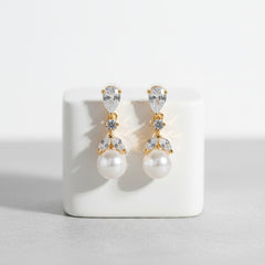 CUBIC ZIRCONIA COLLECTION - GRACEFUL GOLD PEARL EARRINGS - ER346 Gold