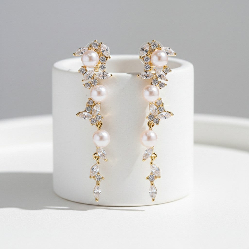 CUBIC ZIRCONIA COLLECTION - EXQUISITE VINTAGE SPARKLE EARRINGS - CZER945 GOLD