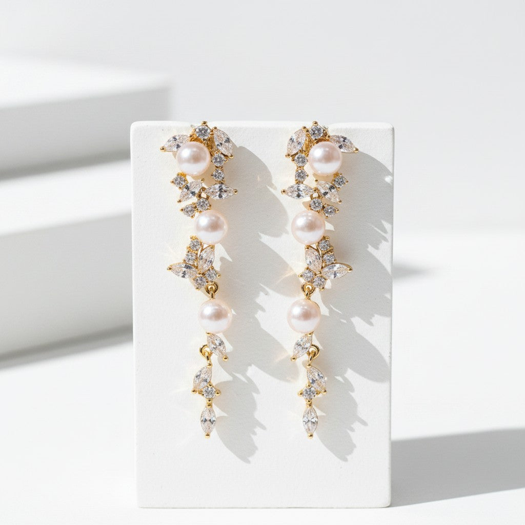CUBIC ZIRCONIA COLLECTION - EXQUISITE VINTAGE SPARKLE EARRINGS - CZER945 GOLD