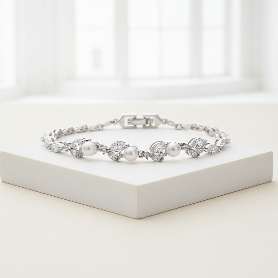 CUBIC ZIRCONIA COLLECTION - DAINTY PEARL BRACELET - SILVER