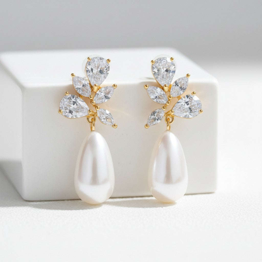 CUBIC ZIRCONIA COLLECTION - PEARL ELEGANCE EARRINGS - CZER898 GOLD