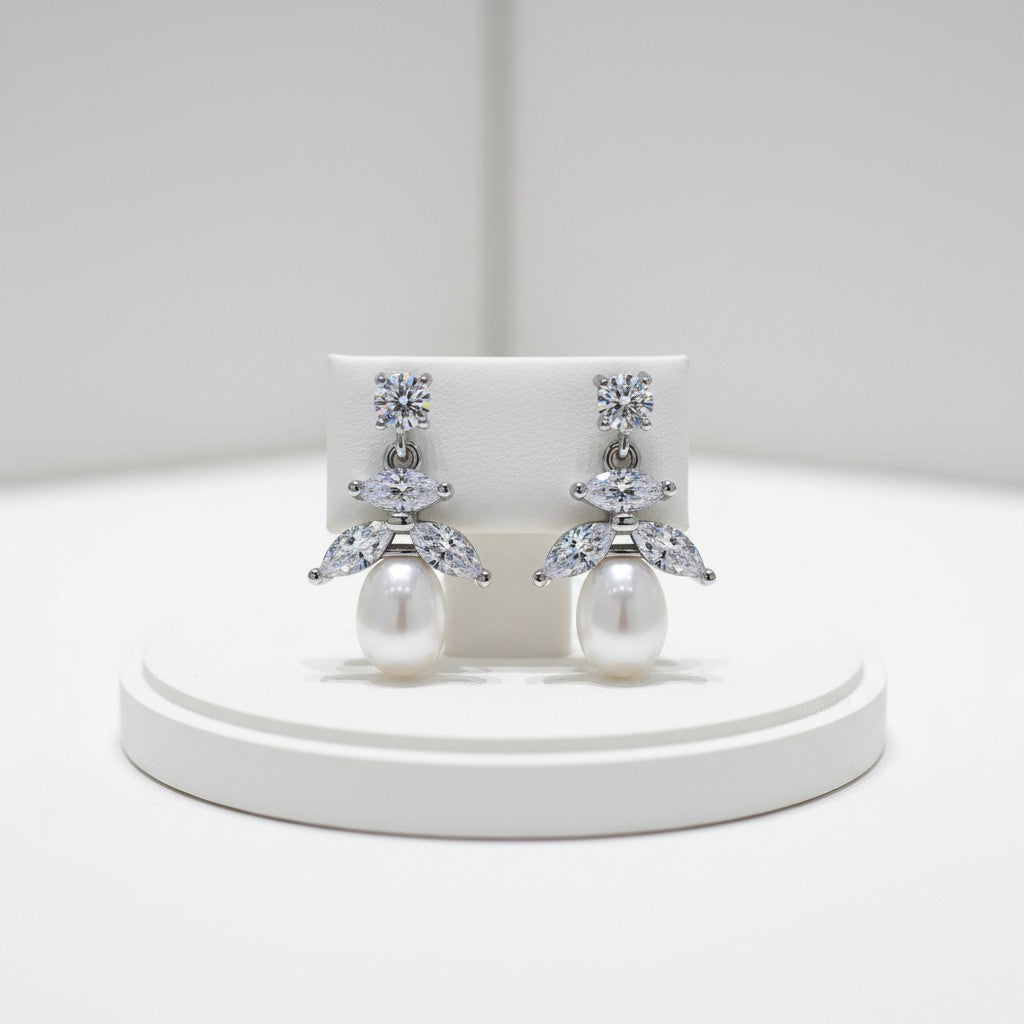 CUBIC ZIRCONIA COLLECTION - PRETTY PETITE PEARL EARRINGS - CZER492 SILVER