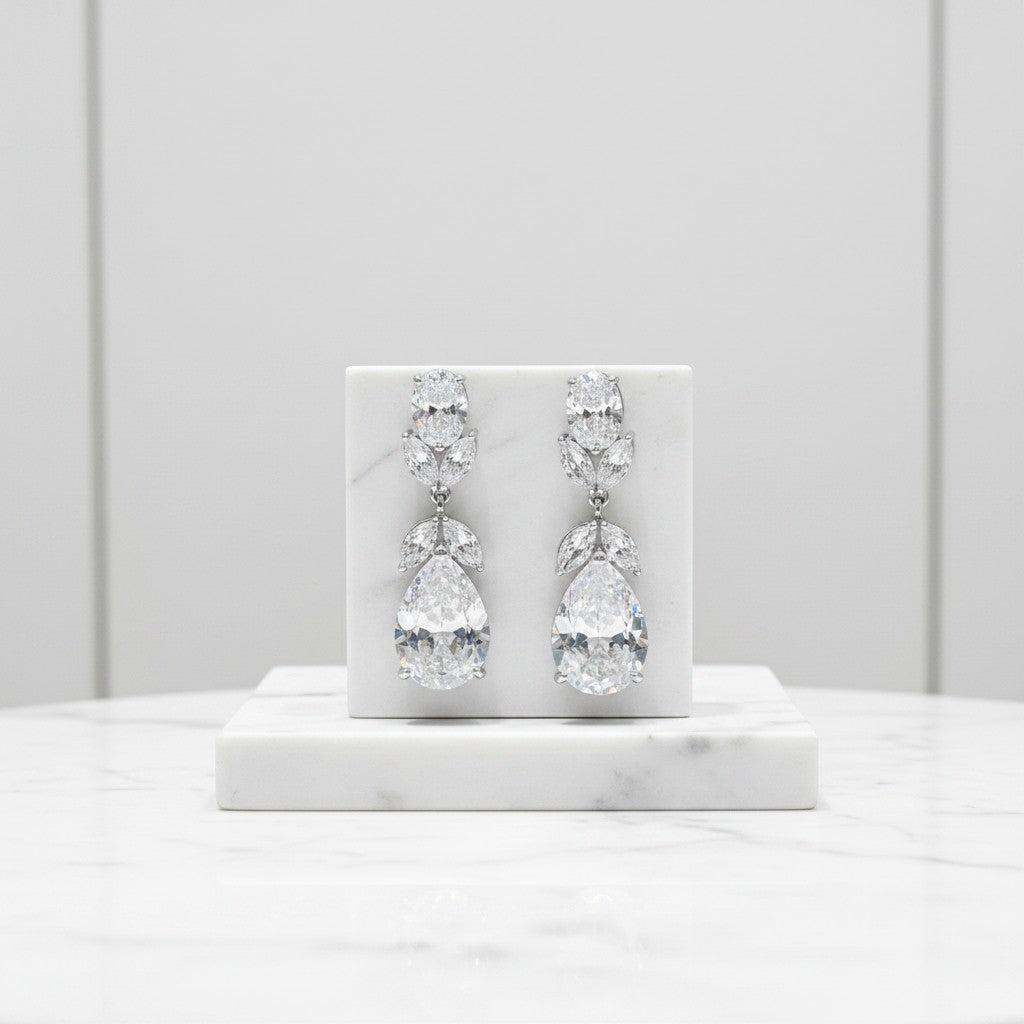 CUBIC ZIRCONIA COLLECTION - CRYSTAL STARLET EARRINGS - CZER501