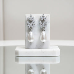 CUBIC ZIRCONIA COLLECTION - CHIC PEARL EARRINGS - WHITE CZER509