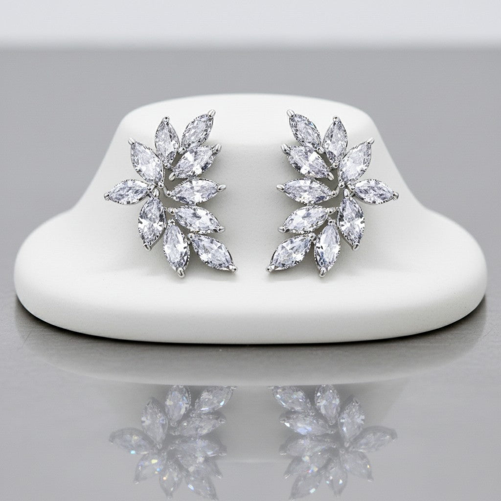 CUBIC ZIRCONIA COLLECTION - CRYSTAL CLUSTER EARRINGS - SILVER - CZER514
