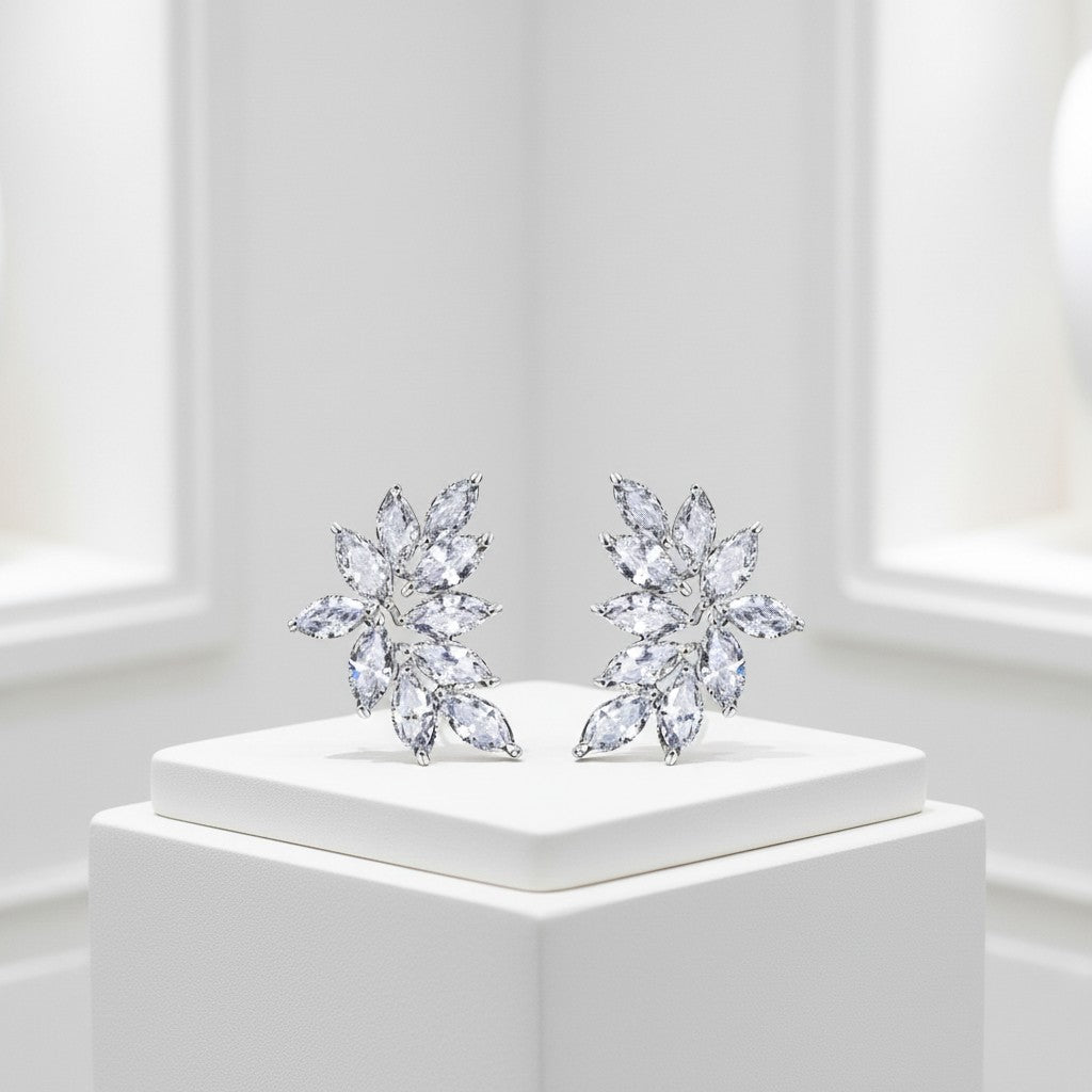 CUBIC ZIRCONIA COLLECTION - CRYSTAL CLUSTER EARRINGS - SILVER - CZER514