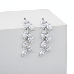 CUBIC ZIRCONIA COLLECTION - GRADUATED CRYSTAL EARRINGS - CZER517 SILVER