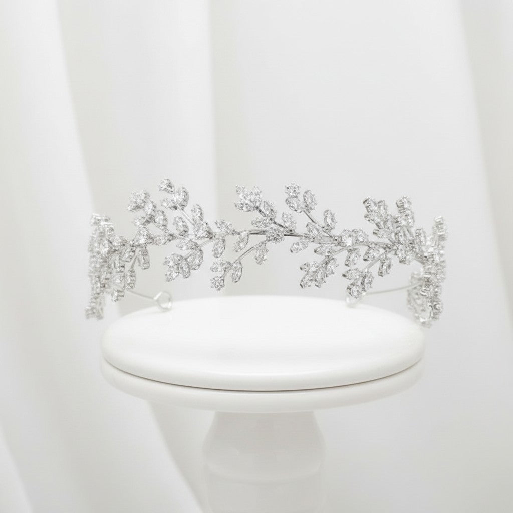 CUBIC ZIRCONIA COLLECTION - GRACEFUL CRYSTAL HEADBAND - AHB43 SILVER
