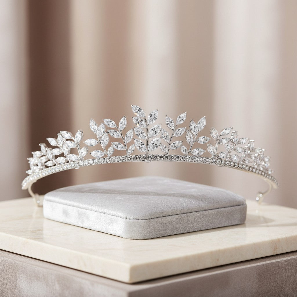 CUBIC ZIRCONIA COLLECTION - GLITZY TIARA - SILVER - AHB45