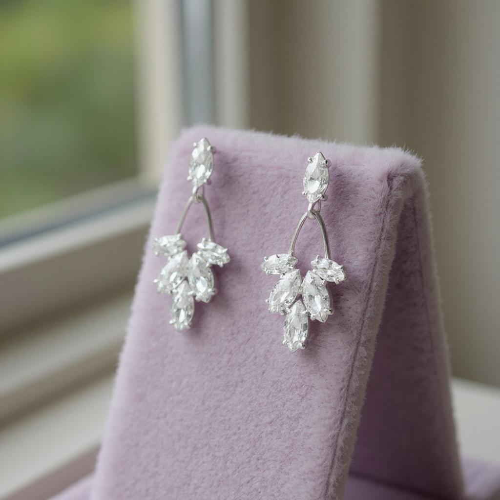 CUBIC ZIRCONIA COLLECTION - DAINTY SPARKLE EARRINGS - SILVER CZER527