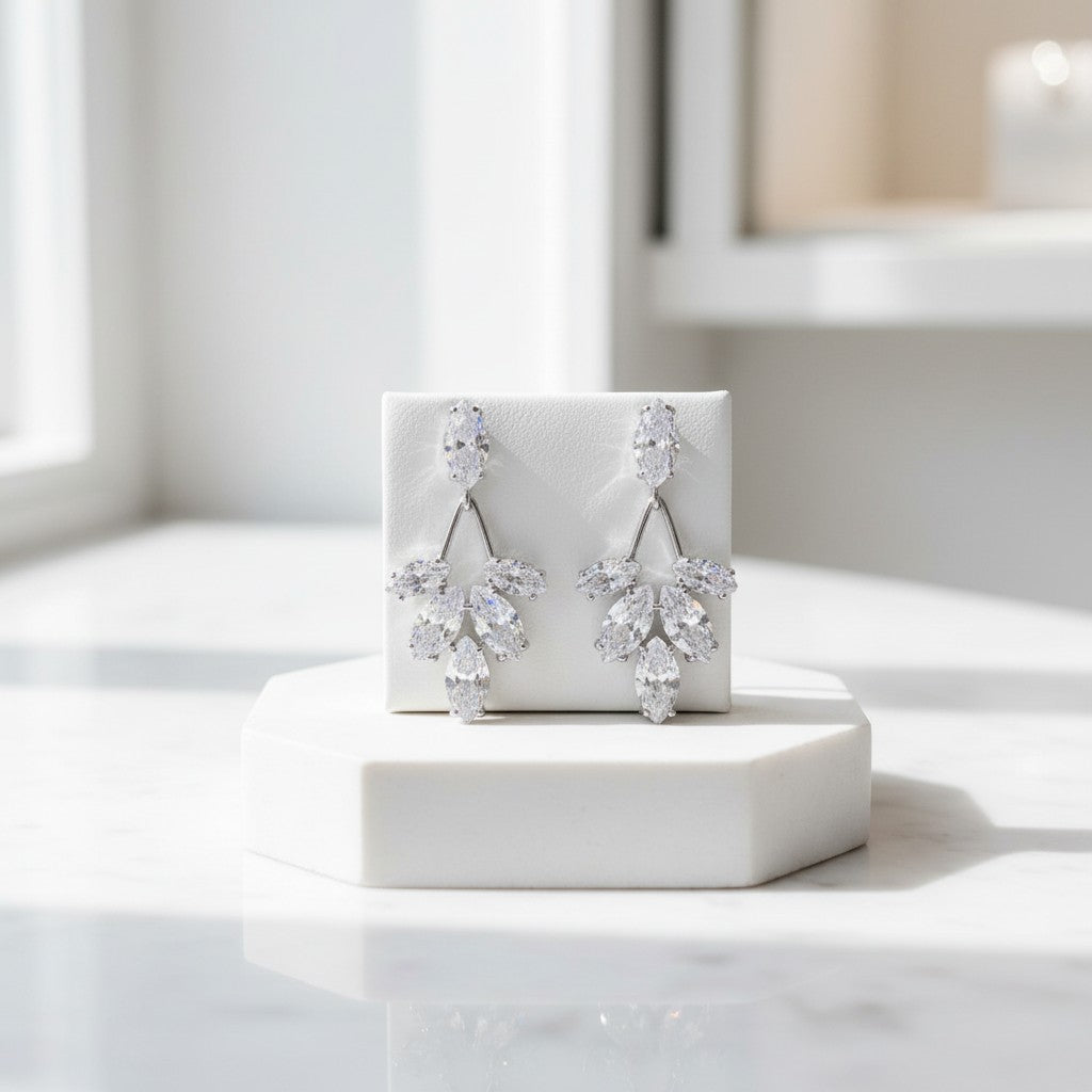 CUBIC ZIRCONIA COLLECTION - DAINTY SPARKLE EARRINGS - SILVER CZER527