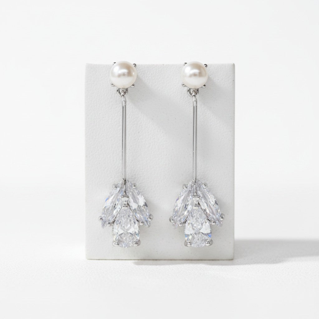 CUBIC ZIRCONIA COLLECTION - PEARL ELEGANCE EARRINGS - SILVER - CZER530