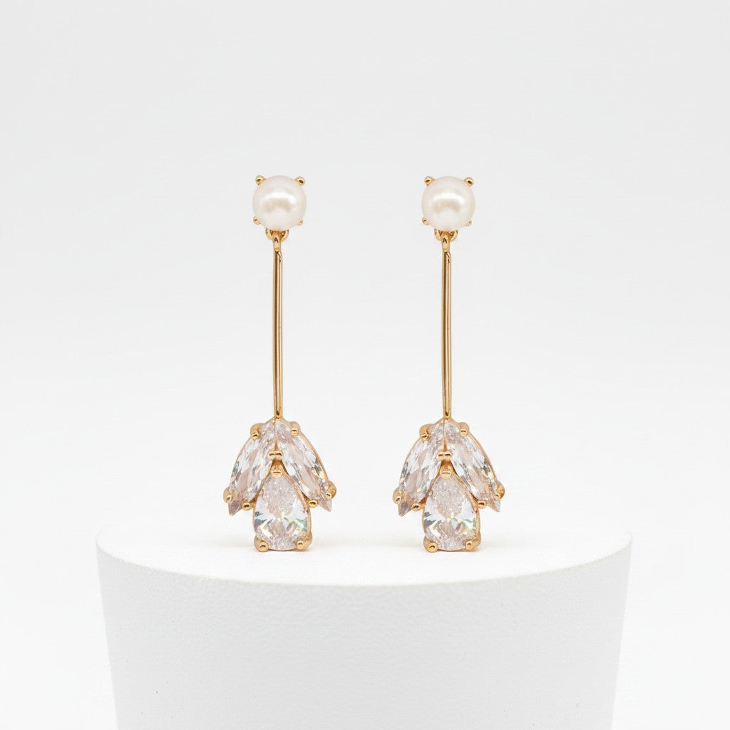 CUBIC ZIRCONIA COLLECTION - PEARL ELEGANCE EARRINGS - GOLD - CZER530