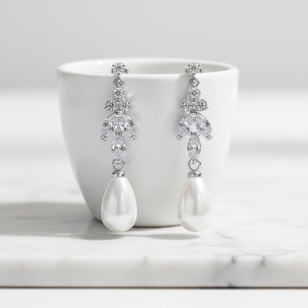 CUBIC ZIRCONIA COLLECTION - PEARL ELEGANCE EARRINGS - CZER540