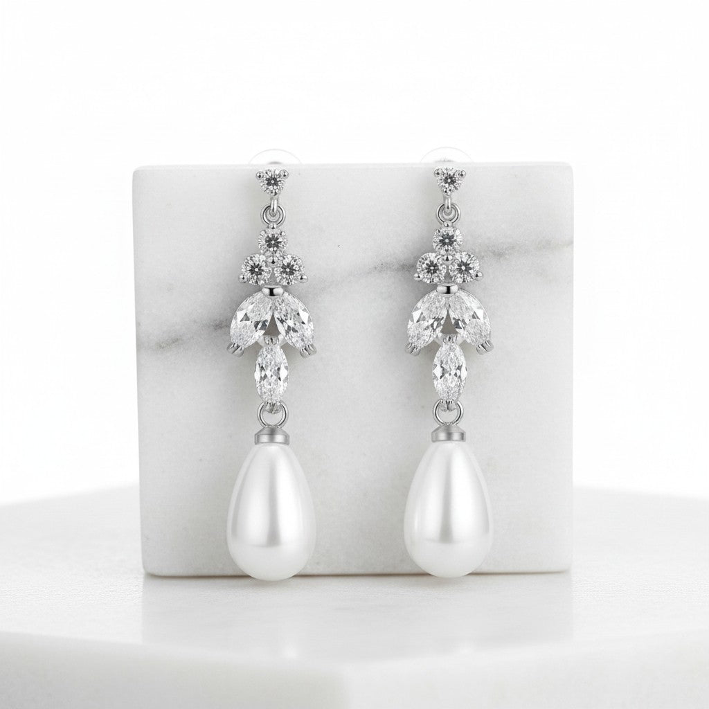 CUBIC ZIRCONIA COLLECTION - PEARL ELEGANCE EARRINGS - CZER540
