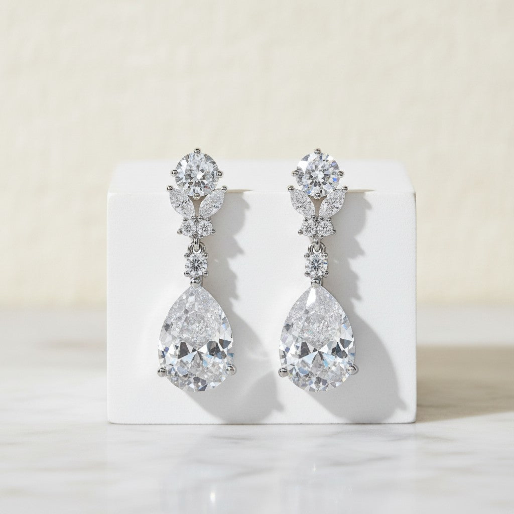 CUBIC ZIRCONIA COLLECTION - CRYSTAL DIVINE EARRINGS - CZER541