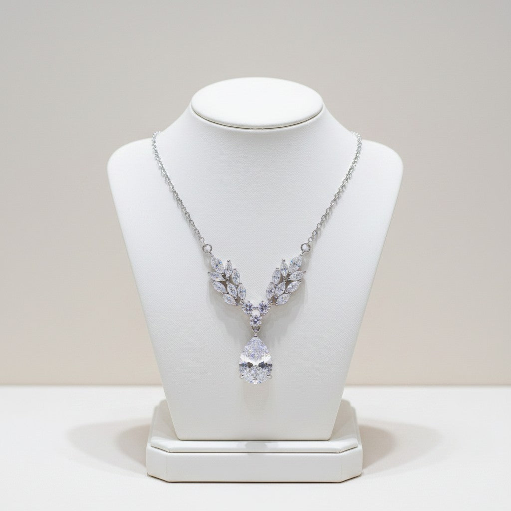 CUBIC ZIRCONIA COLLECTION - VINTAGE VINE NECKLACE - CZNK125 SILVER