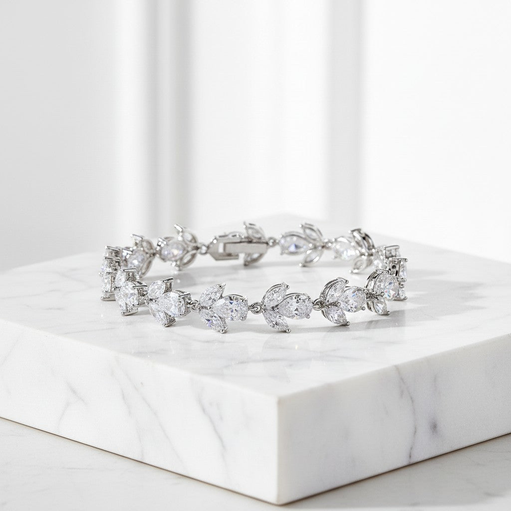 CUBIC ZIRCONIA COLLECTION - EXQUISITE SPARKLE BRACELET - SILVER - (BR111)