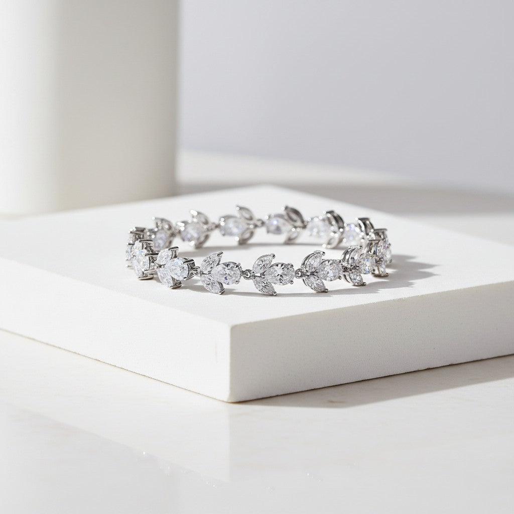 CUBIC ZIRCONIA COLLECTION - EXQUISITE SPARKLE BRACELET - SILVER - (BR111)