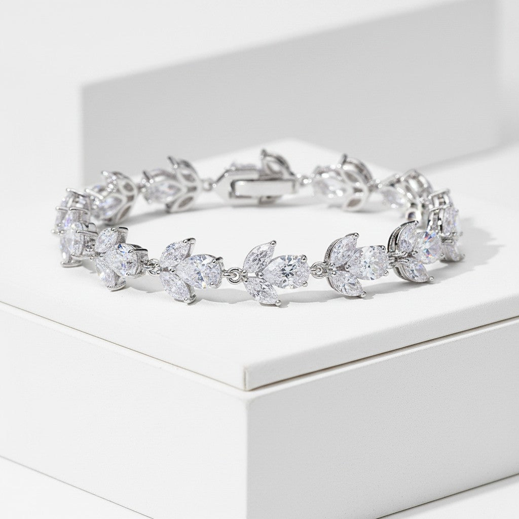 CUBIC ZIRCONIA COLLECTION - EXQUISITE SPARKLE BRACELET - SILVER - (BR111)