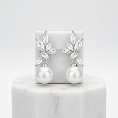 CUBIC ZIRCONIA COLLECTION - CRYSTALLURE PEARL DROP EARRINGS - CZER565- (SILVER )