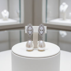 CUBIC ZIRCONIA COLLECTION - PEARL ELEGANCE EARRINGS - CZER566- (SILVER )