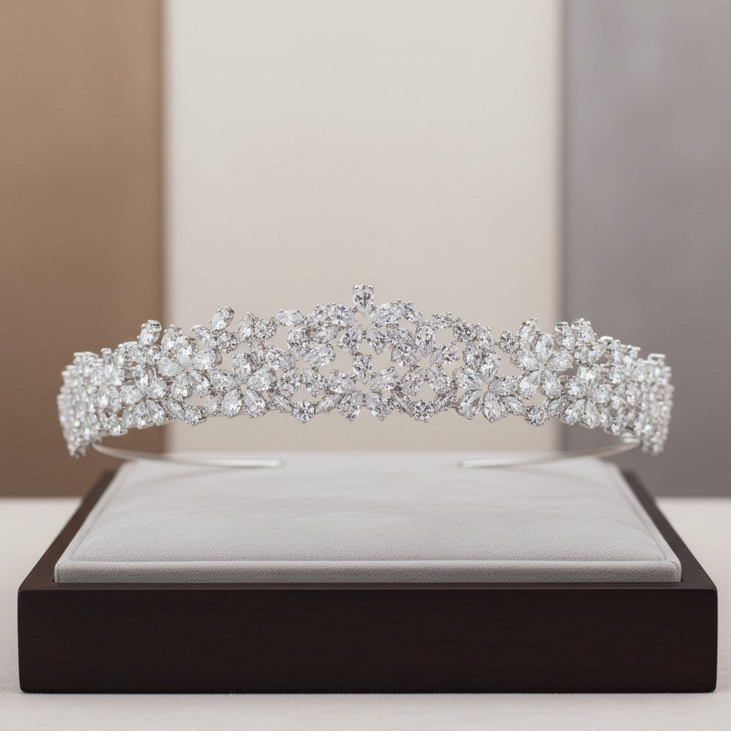 CUBIC ZIRCONIA COLLECTION - GRACEFUL CRYSTAL TIARA - AHB77 SILVER
