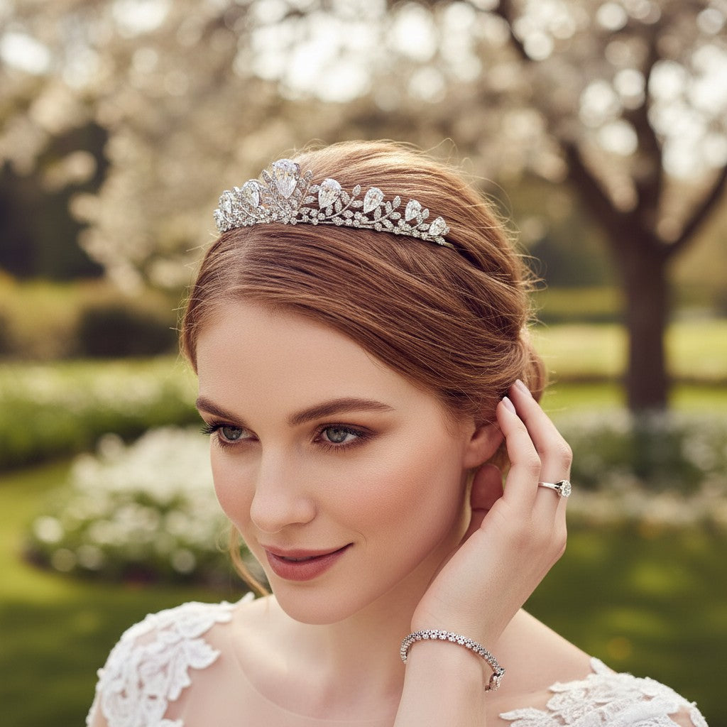 CUBIC ZIRCONIA COLLECTION - VINTAGE SPARKLE TIARA - AHB97