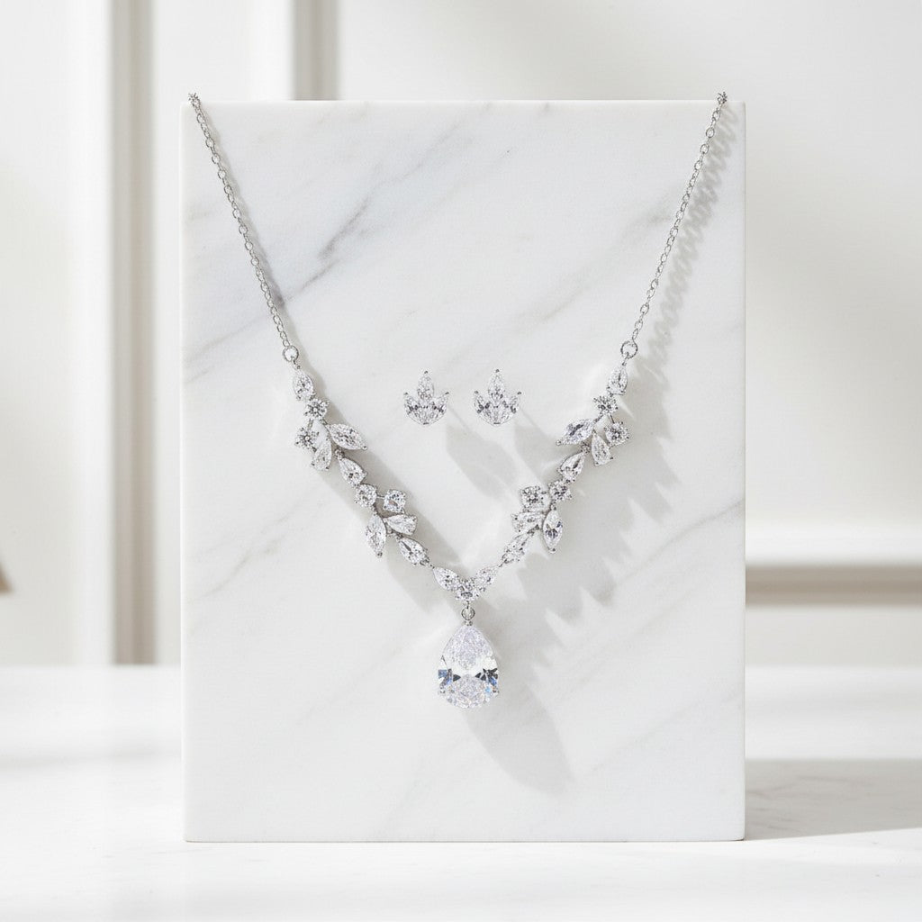 CUBIC ZIRCONIA COLLECTION - CRYSTALLURE NECKLACE - SILVER NK130