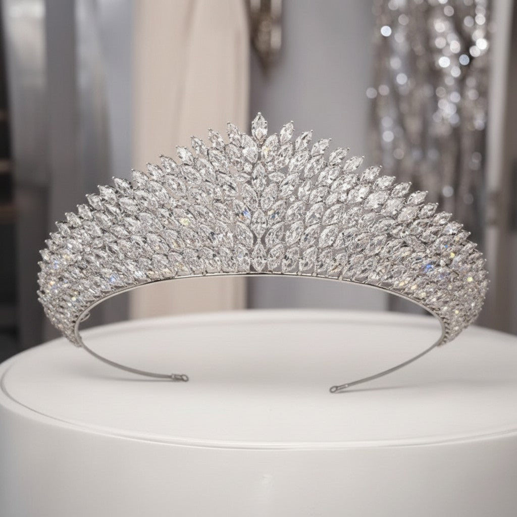 CUBIC ZIRCONIA COLLECTION - CRYSTAL EXTRAVAGANCE TIARA - AHB94 SILVER