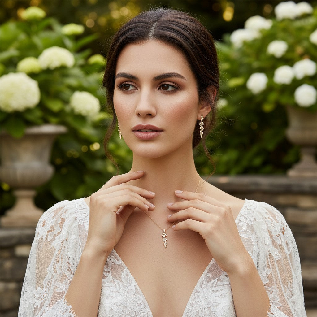 CZNK139 CUBIC ZIRCONIA COLLECTION -- DAINTY STARLET NECKLACE- CZNK139 (18K GOLD)