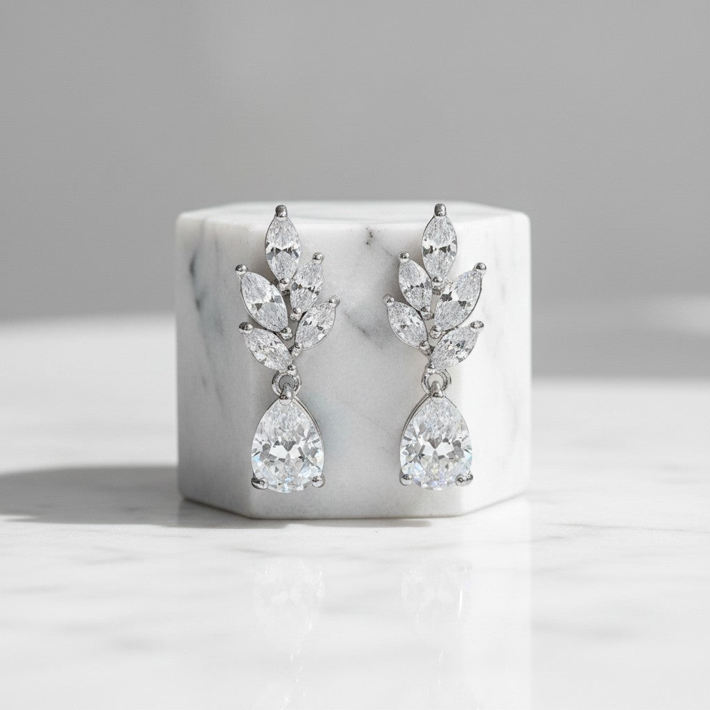 CUBIC ZIRCONIA COLLECTION - DELICATE VINE EARRINGS - CZER601