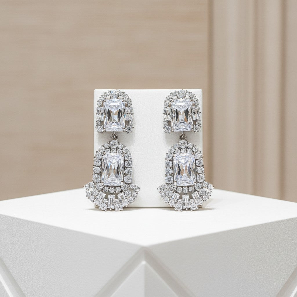 CUBIC ZIRCONIA COLLECTION - GATSBY INSPIRED CHANDELIER EARRINGS - CZER609 SILVER