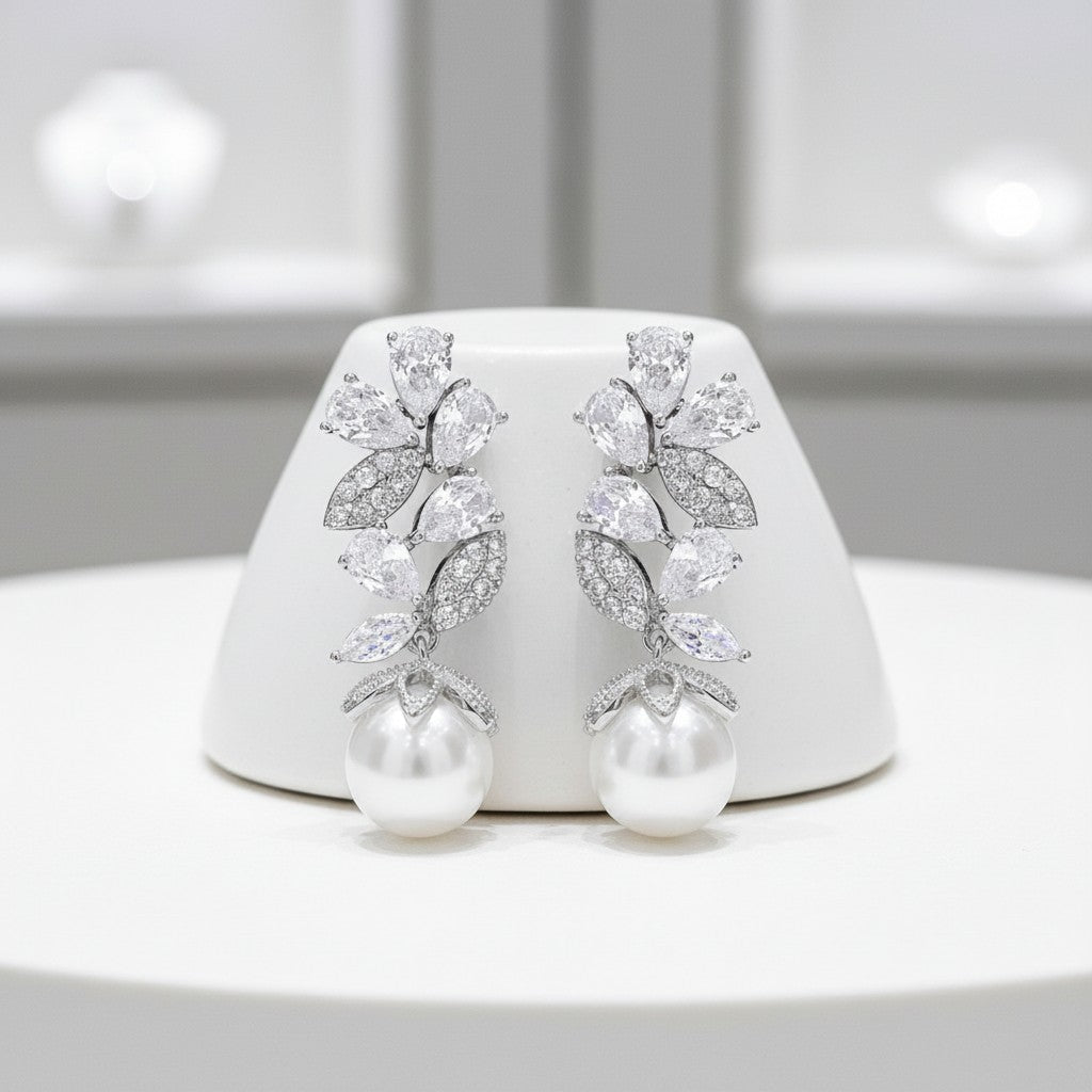 CUBIC ZIRCONIA COLLECTION -  VINTAGE STARLET EARRINGS - CZER626 SILVER