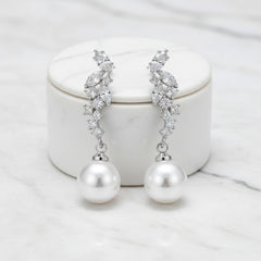 CUBIC ZIRCONIA COLLECTION - GLEAMING PEARL DROP EARRINGS - CZER636 SILVER