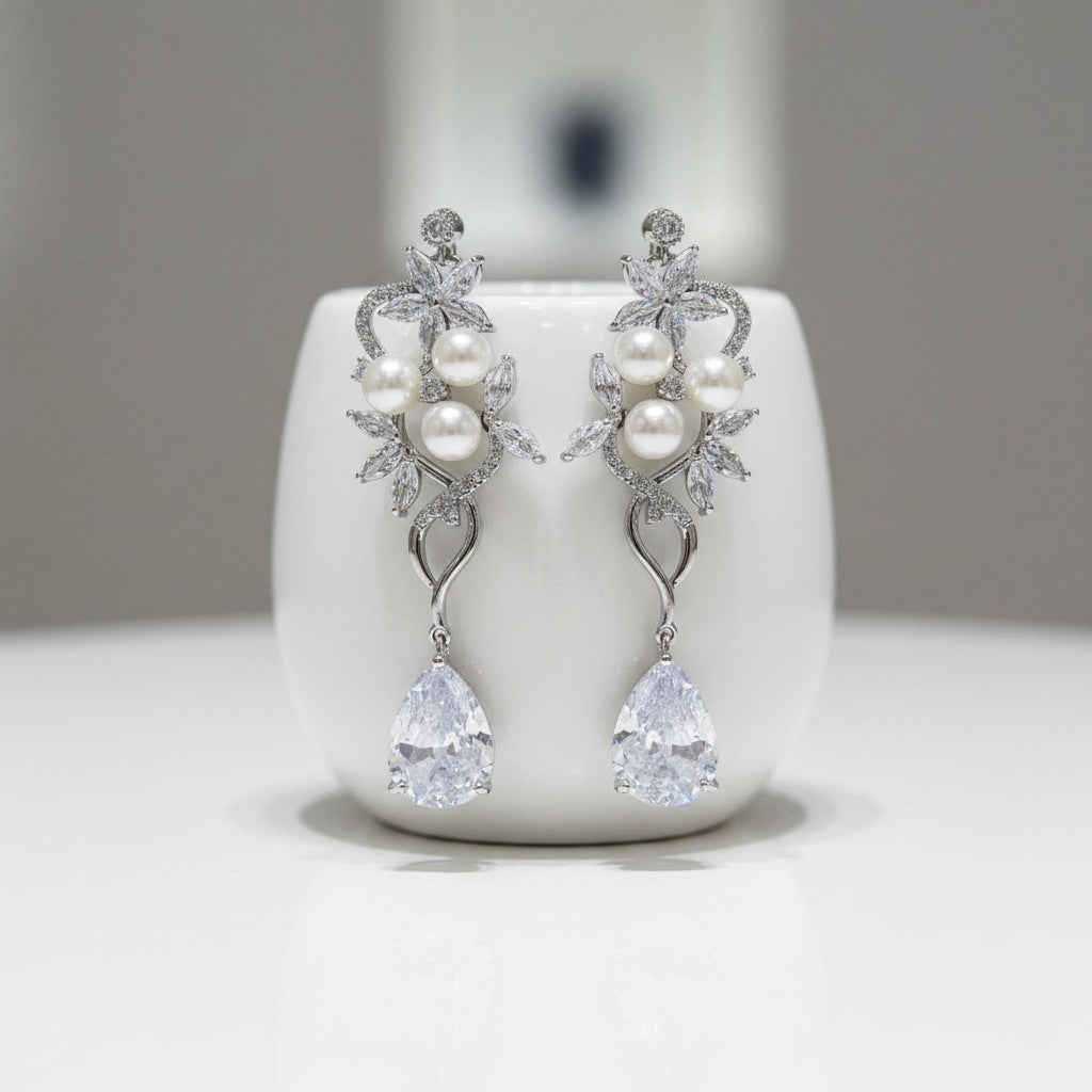CUBIC ZIRCONIA COLLECTION - PEARL BLOOM EARRINGS- CZER658 SILVER