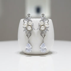 CUBIC ZIRCONIA COLLECTION - PEARL BLOOM EARRINGS- CZER658 SILVER