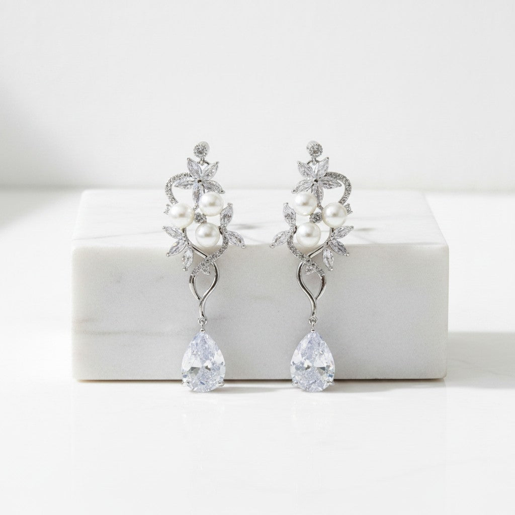 CUBIC ZIRCONIA COLLECTION - PEARL BLOOM EARRINGS- CZER658 SILVER