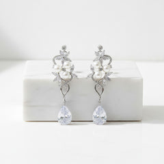 CUBIC ZIRCONIA COLLECTION - PEARL BLOOM EARRINGS- CZER658 SILVER