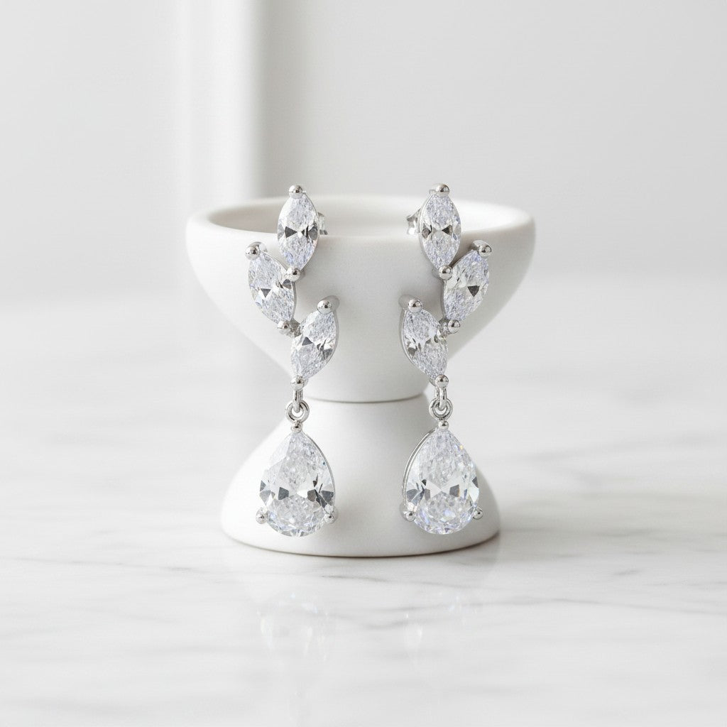 CUBIC ZIRCONIA COLLECTION - DAINTY ELEGANCE EARRINGS - CZER663 SILVER