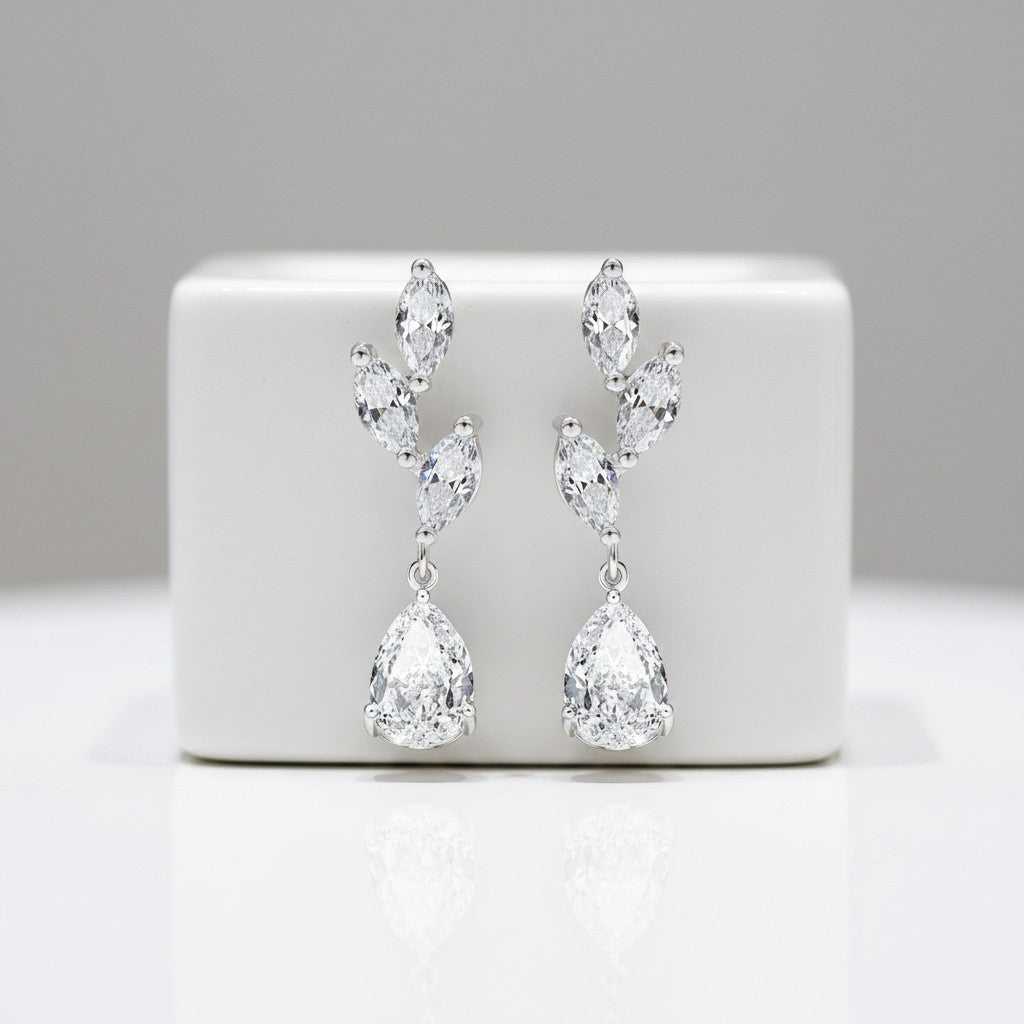 CUBIC ZIRCONIA COLLECTION - DAINTY ELEGANCE EARRINGS - CZER663 SILVER
