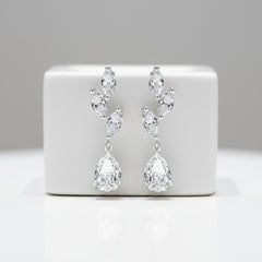 CUBIC ZIRCONIA COLLECTION - DAINTY ELEGANCE EARRINGS - CZER663 SILVER